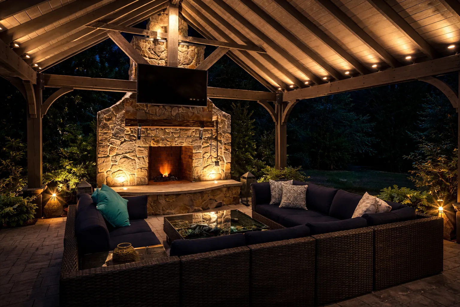 Luxury Backyard Lighting Design Showcase